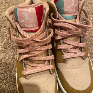 Jordan Lola Bunny Hare Mids